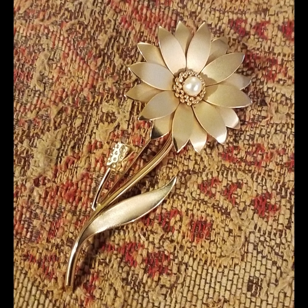 Flower Pearl Pistil Brooch